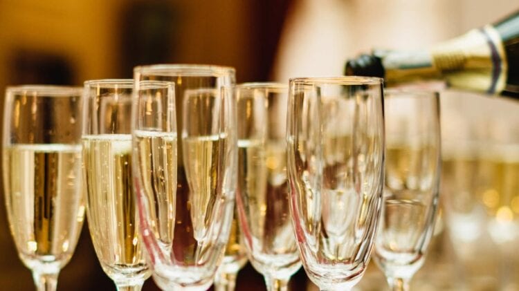 bachelorette party games - prosecco