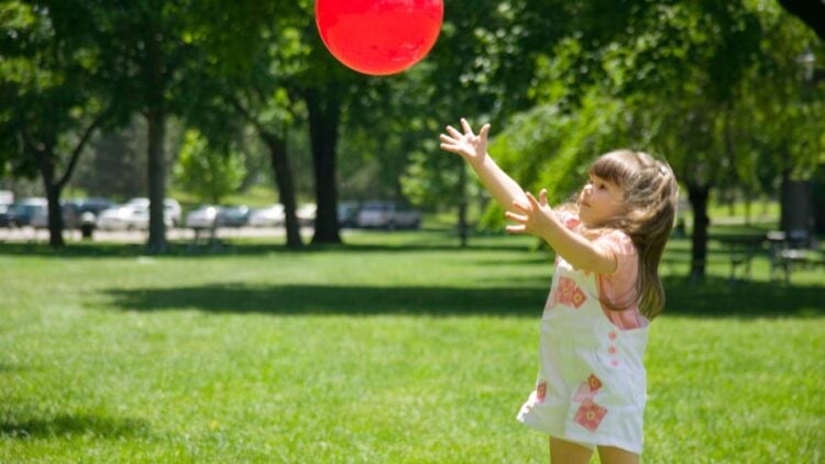 water balloon toss